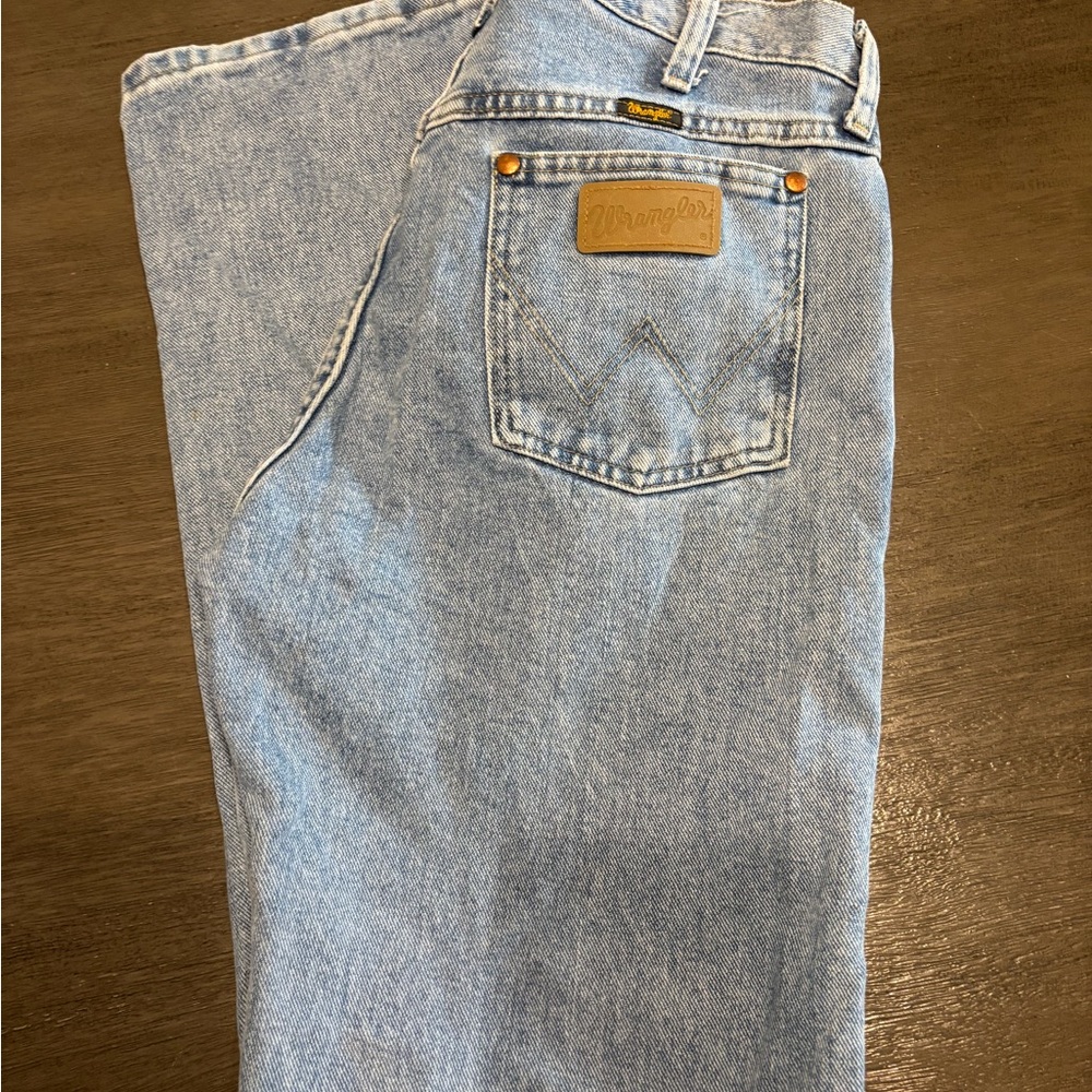 Wrangler Men's Light Blue Relaxed Jeans